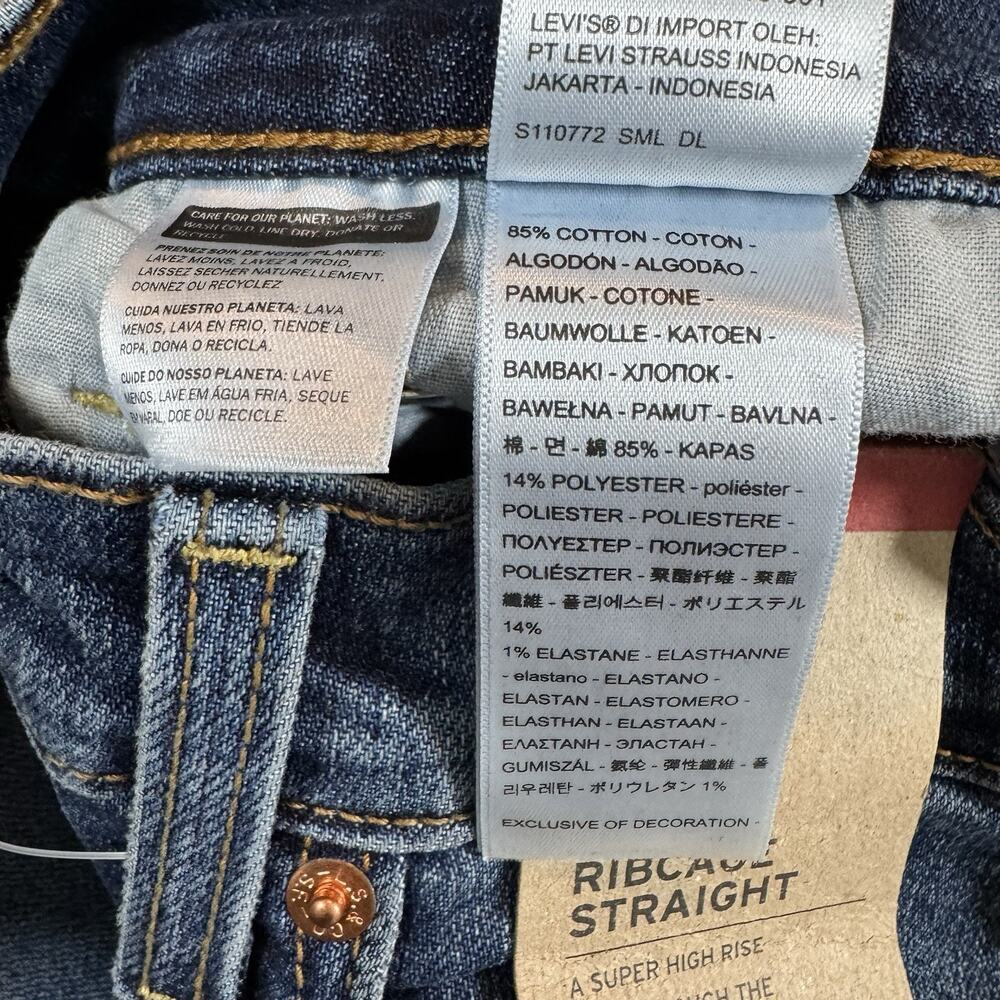 Levi's Straight Leg Jeans in Medium Blue Wash - Picture 10 of 14